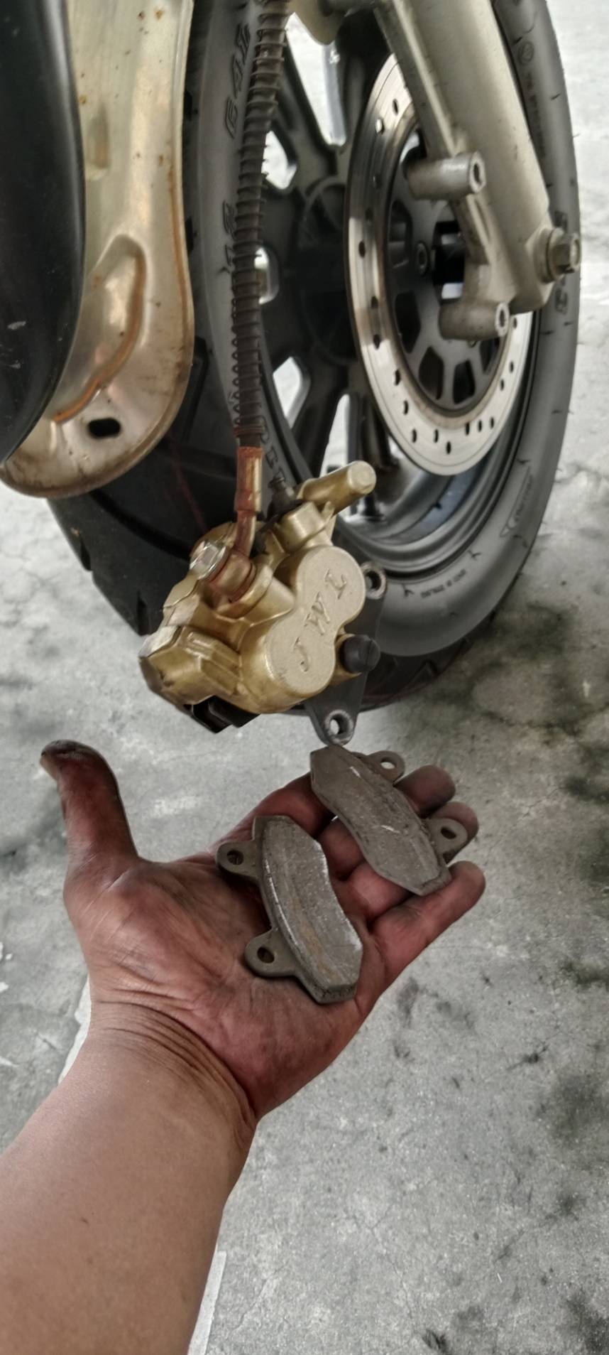 เปลี่ยนผ้าเบรค-1