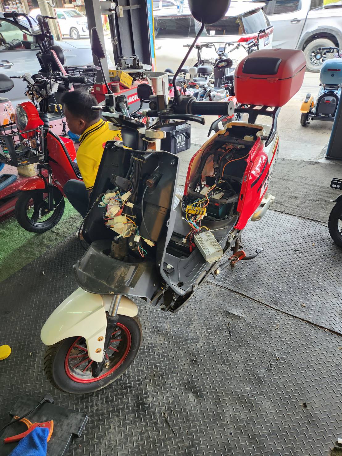 เปลี่ยนกล่องควบคุมและไล่ระบบไฟ-2